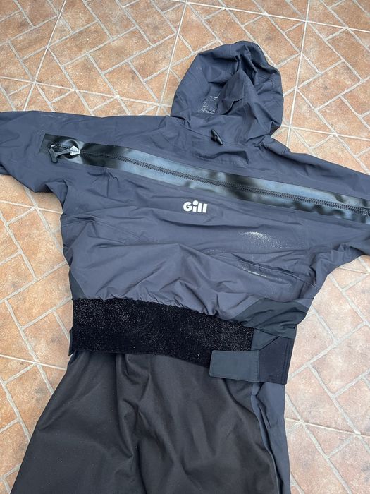 Fato para atividades aquaticas