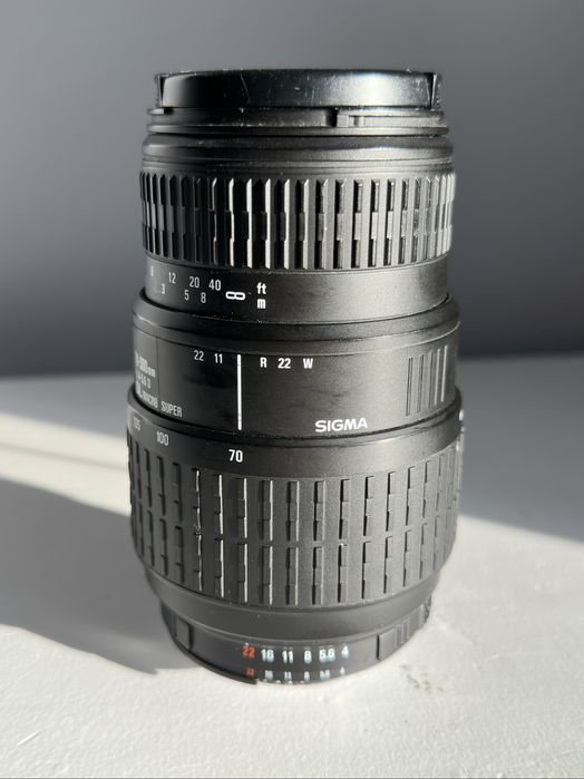 Обʼєктив Sigma 70-300mm f/4-5.6 Macro Super