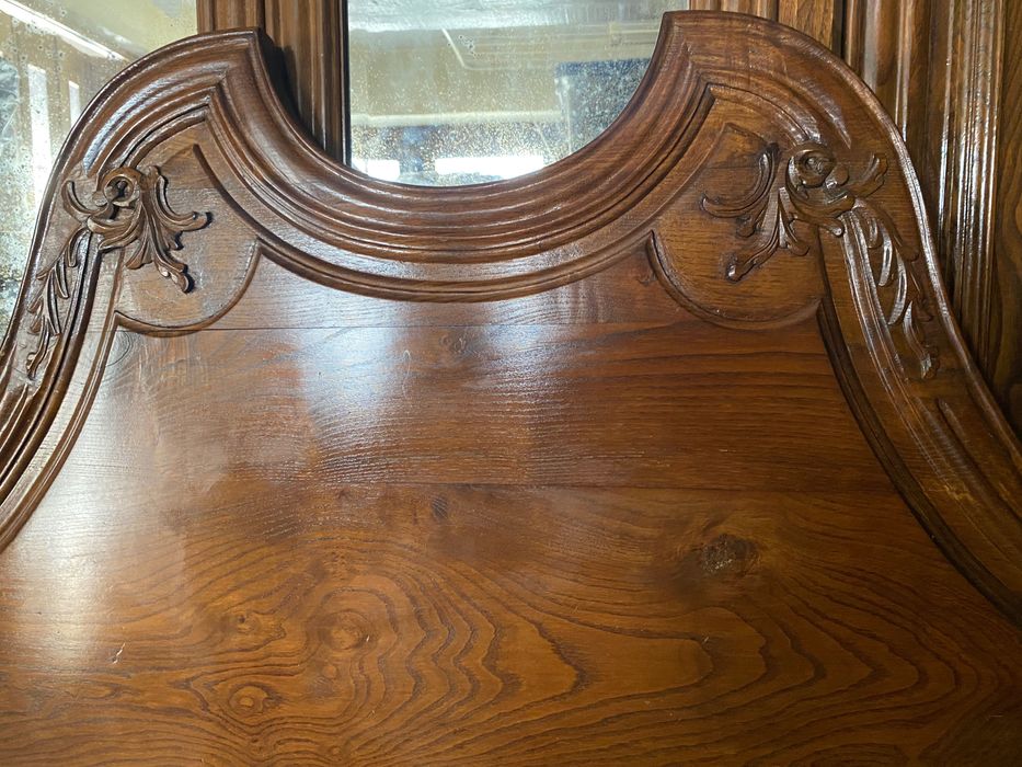 Cama de Casal em Carvalho Maciço - Design Clássico e Resistente