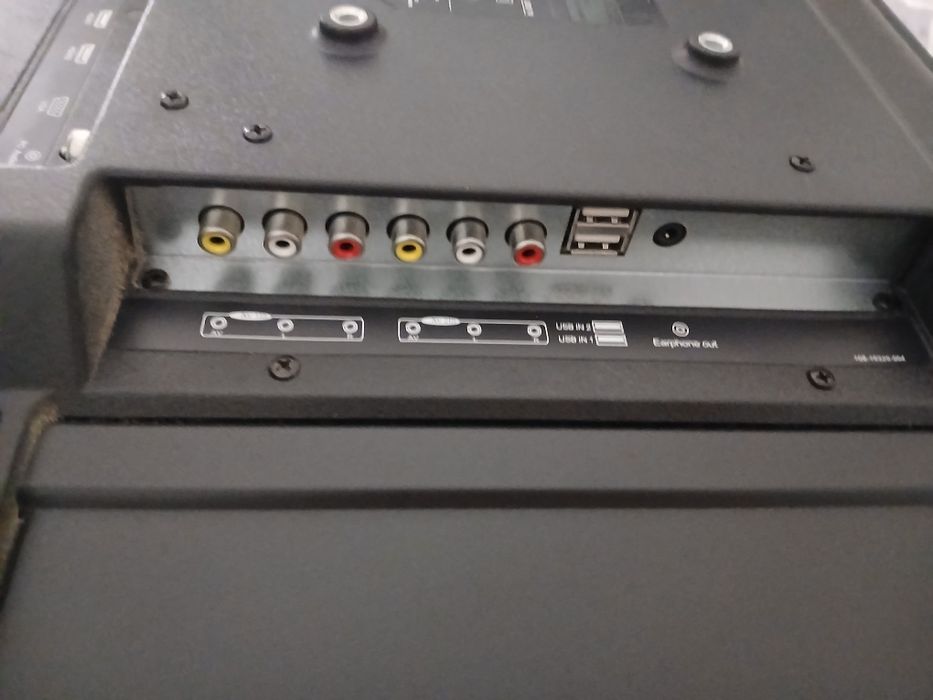 Televisão de 32 polegadas com comando