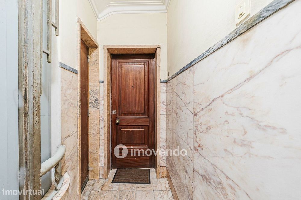 Apartamento T1 remodelado e com cozinha equipada, em Entrecampos