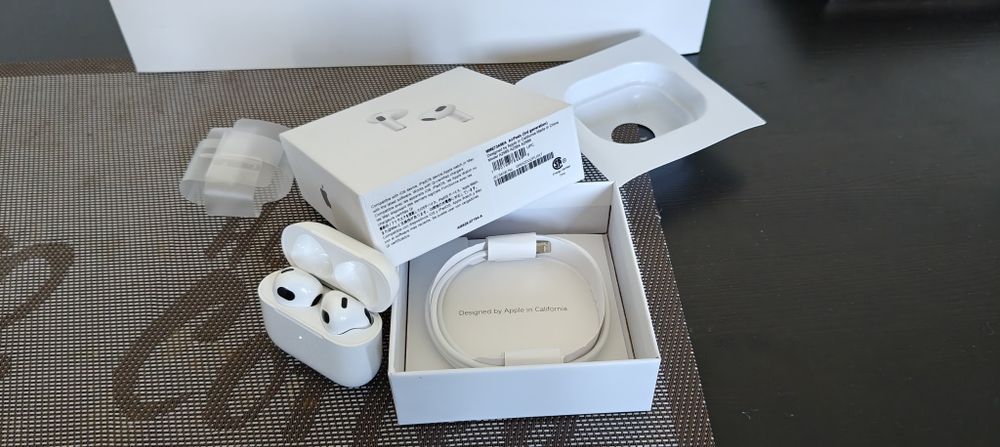 Air pods 3 (novos) ler anúncio