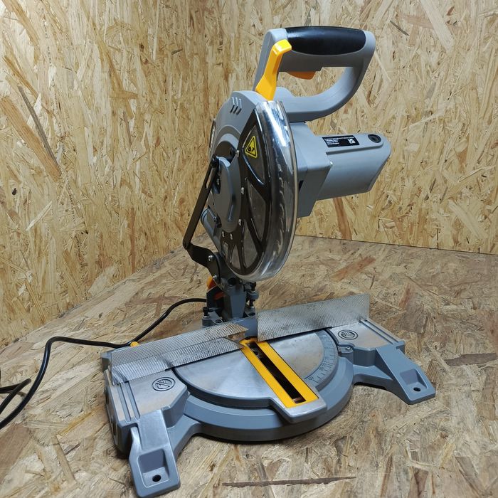 Piła ukosnica  titan 210 mm ttb795 msw
