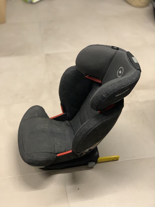 Cadeira auto Bebé Confort RODIFIX Nomad Black i-Size