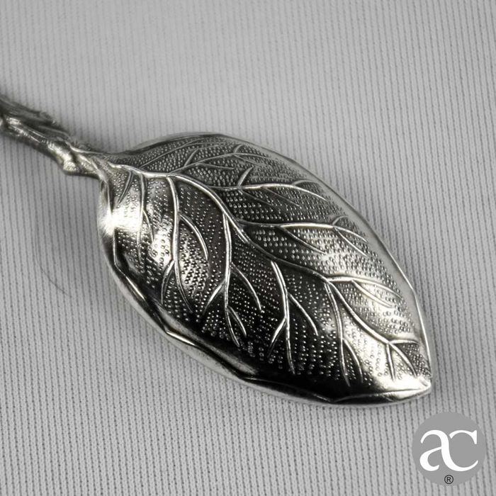 Colher de Souvenir forma de folha brasão e inscrição no cabo “Ajaccio”