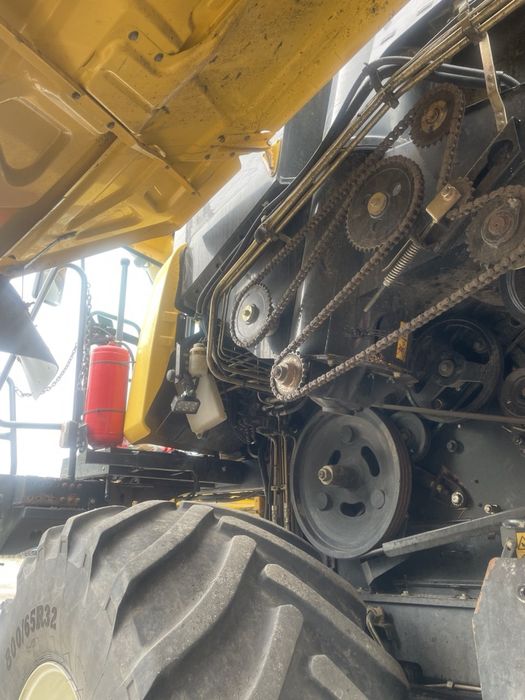 Комбайн New Holland CX8.80