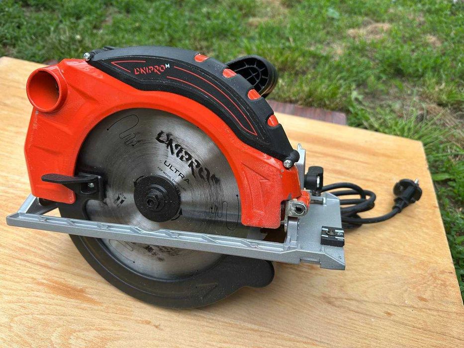 Циркулярная (дисковая) пила Dnipro-M CS-210