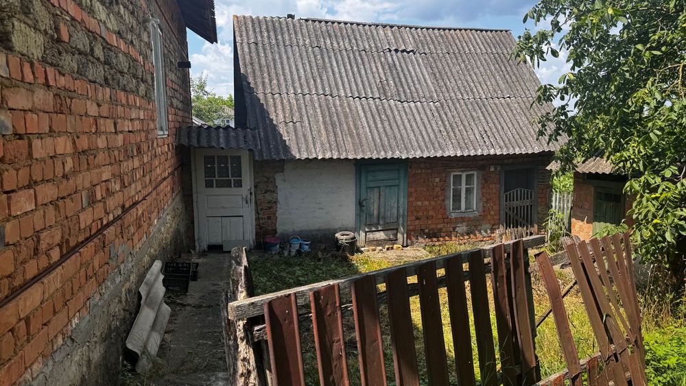 Продам цегляний будинок 80 соток