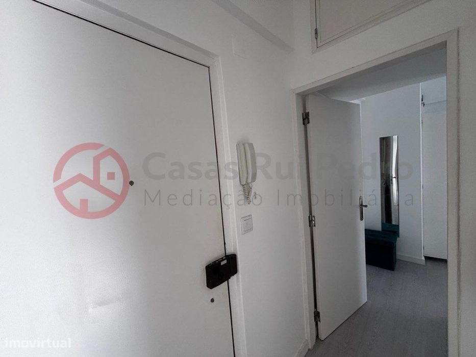 Apartamento T1 com parqueamento e elevador no centro da Costa da Ca...
