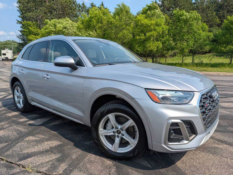 Audi Q5 quattro Premium 40 TFSI      2024