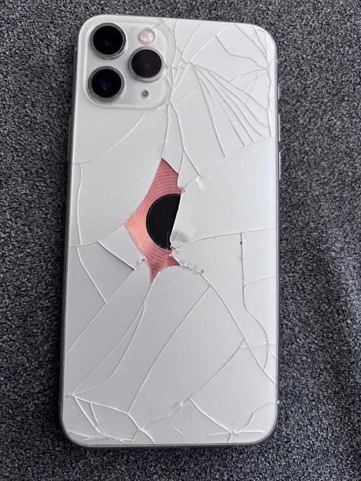 iPhone 11 Pro 64 GB + słuchawki bezprzewodowe + ładowarka indukcyjna