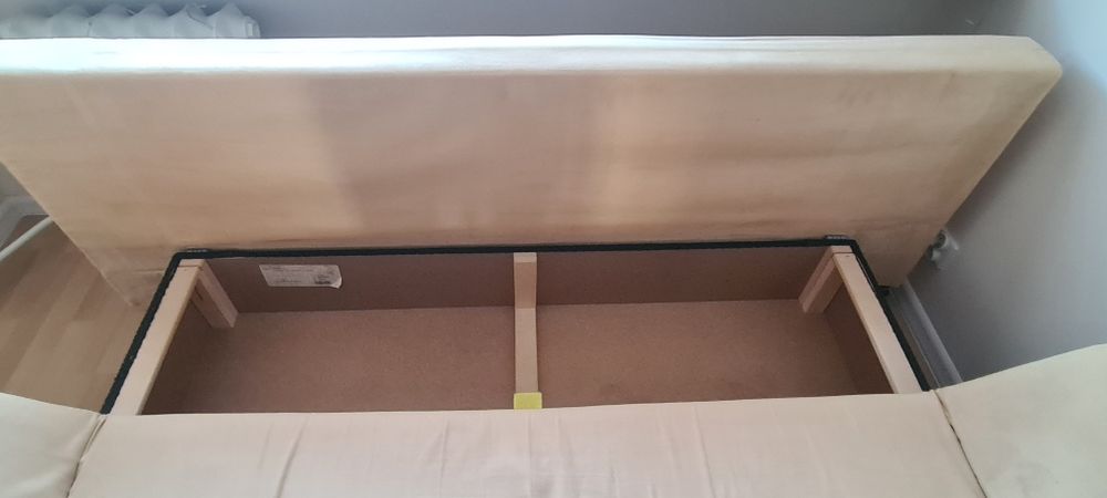 Jasna kanapa używana