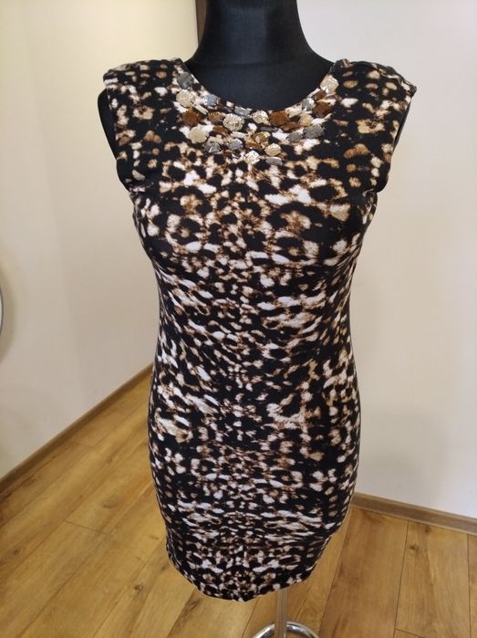 Sukienka panterka kamienie