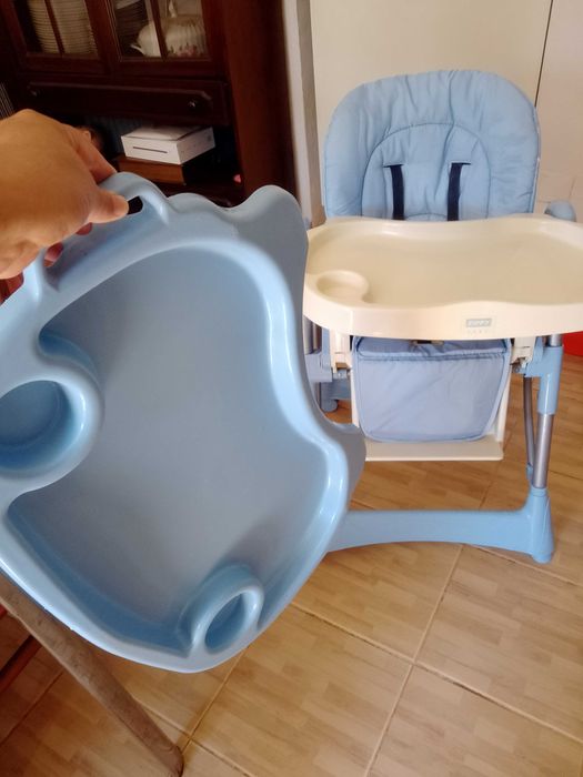 Cadeira de refeições reclinavel c 2 tabuleiros