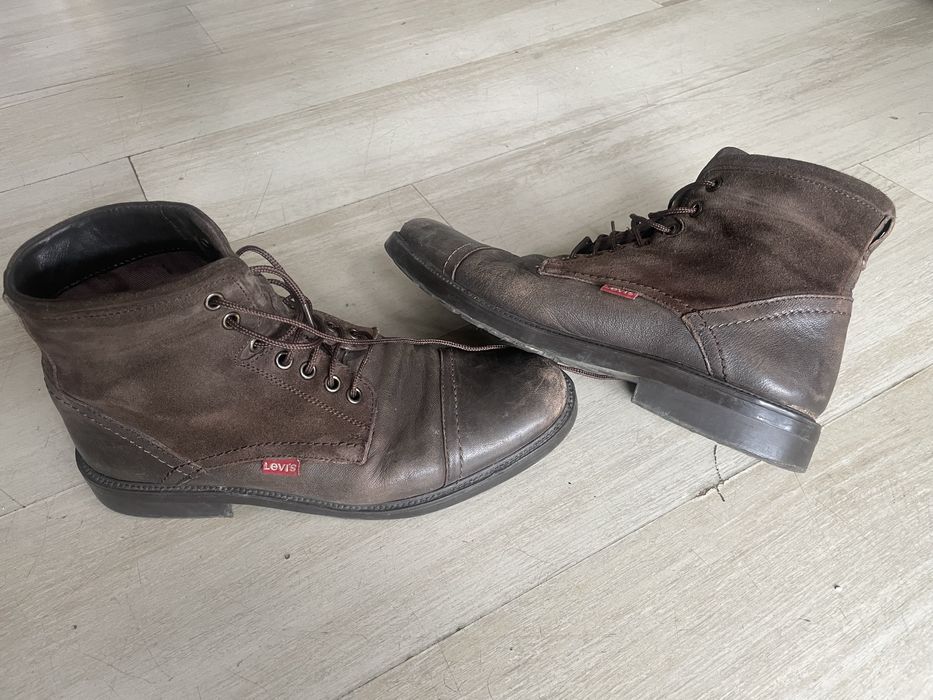 Botas meio cano em couro