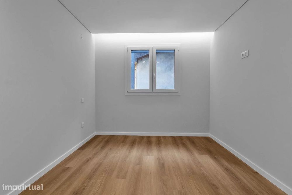 T2+1 totalmente remodelado no centro de Gaia — escola à porta, metro a