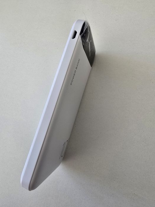 Nowy biały Powerbank