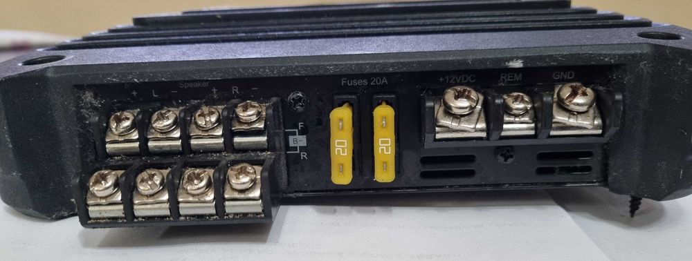 Amplificador Auto JBL GX-A604