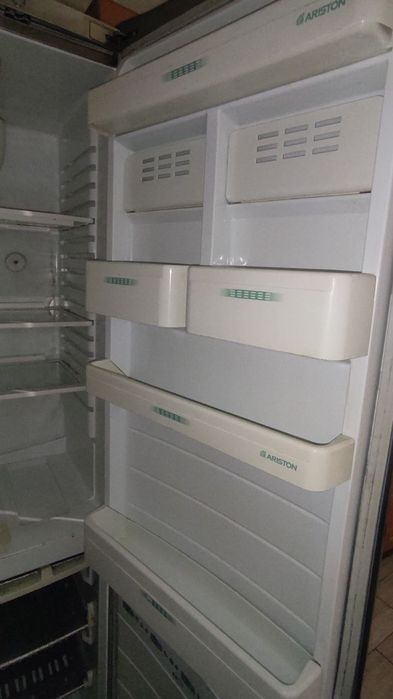 Продам холодильник Ariston