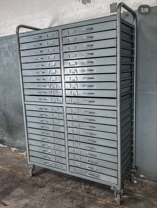 Grande móvel arquivador industrial em ferro tubular