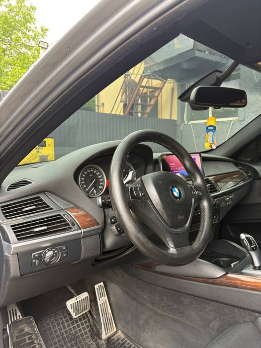 Машина BMW x6 отличное состояние