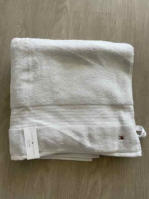 Tommy Hilfiger - ręcznik łazienkowy z USA.
