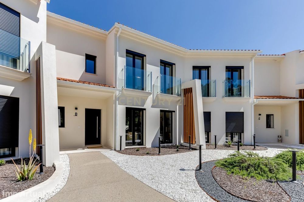 Moradia T3 geminada | 3 pisos | Piscina | Fátima, Ourém.