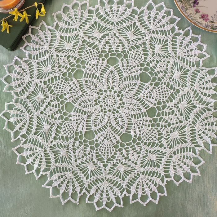 Serwetka szydełkowa biała 44 cm