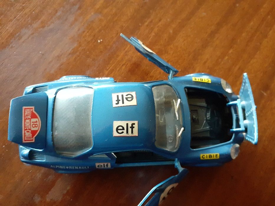 Duas Réplicas Vintage de Renault Alpine (Tour de France)
