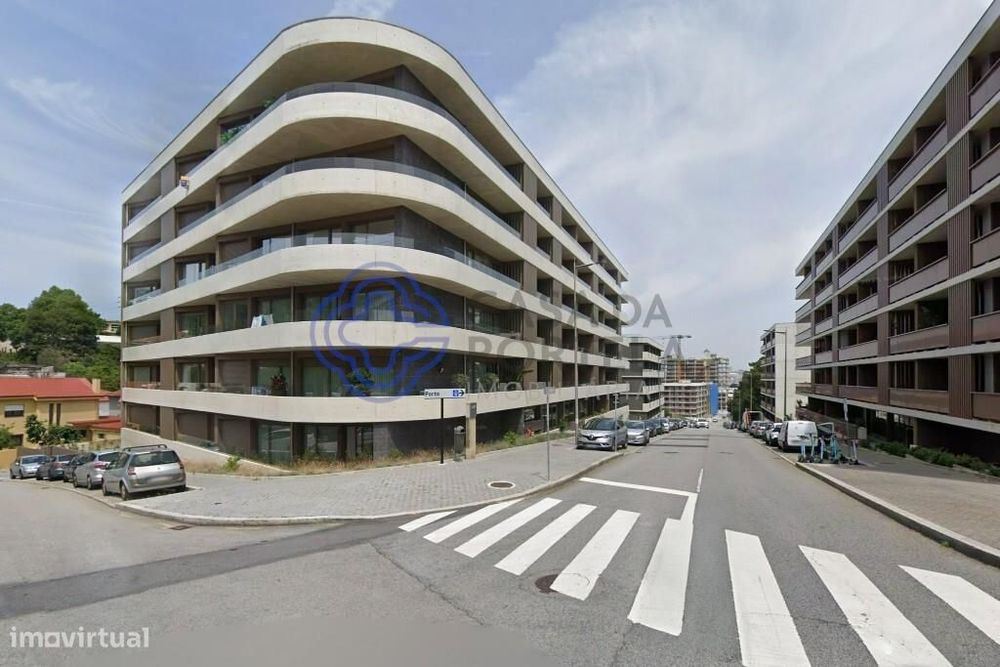 Apartamento T3, localizado em Oliveira do Douro num condomínio fechado