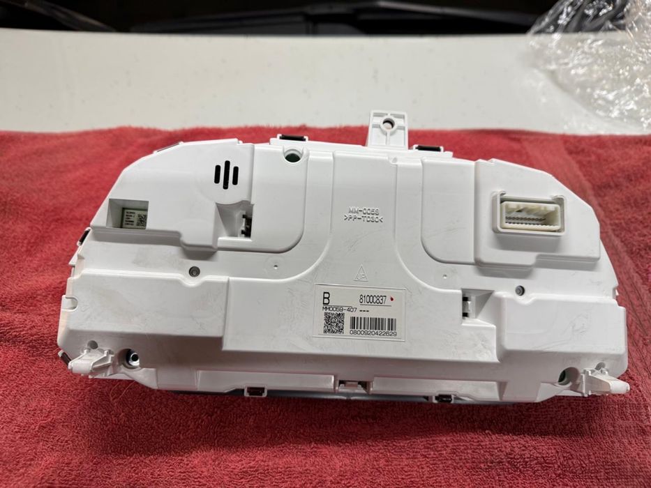 Приборная панель щиток Mitsubishi  Outlander 3 8100С837