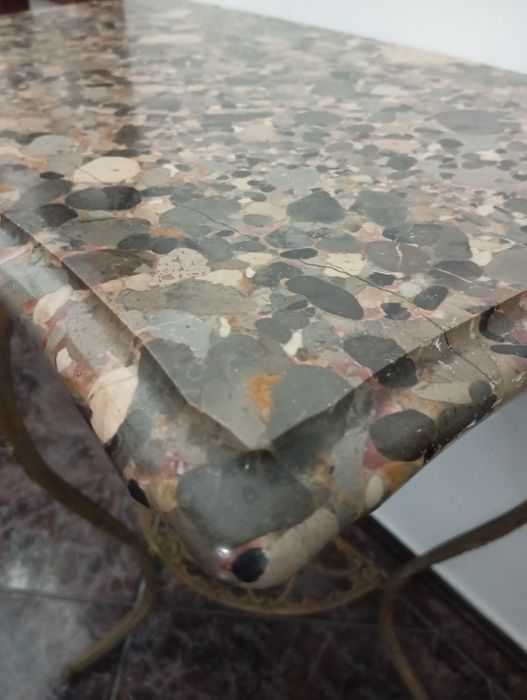 Mesa de apoio com tampo em brecha da Arrábida