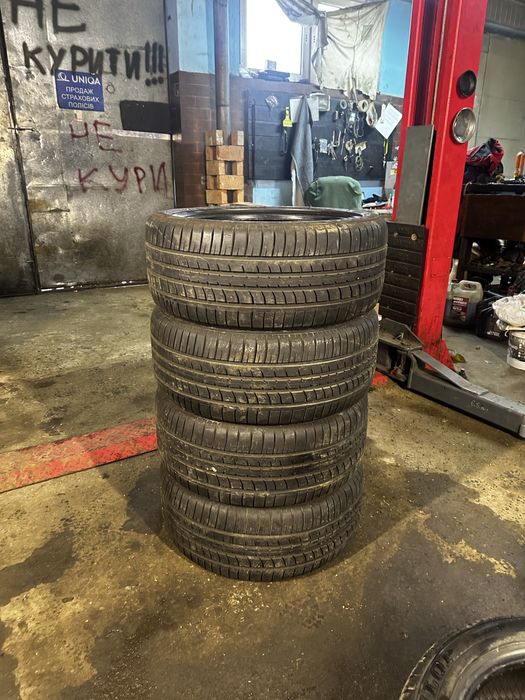 Продам літню гуму 245/40 r18