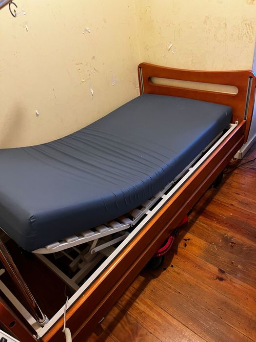 Cama articulada com colchao antiescaras
