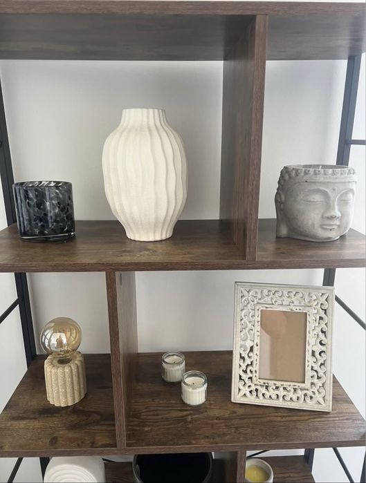 Móvel com decoração incluida