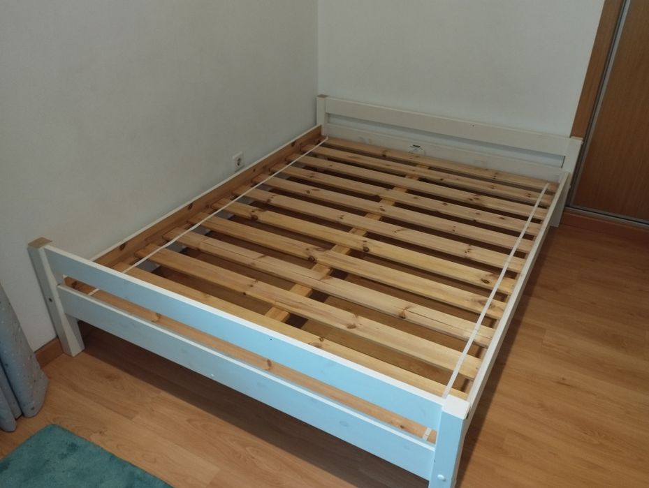 Cama (148x198)com colchão (183x133)