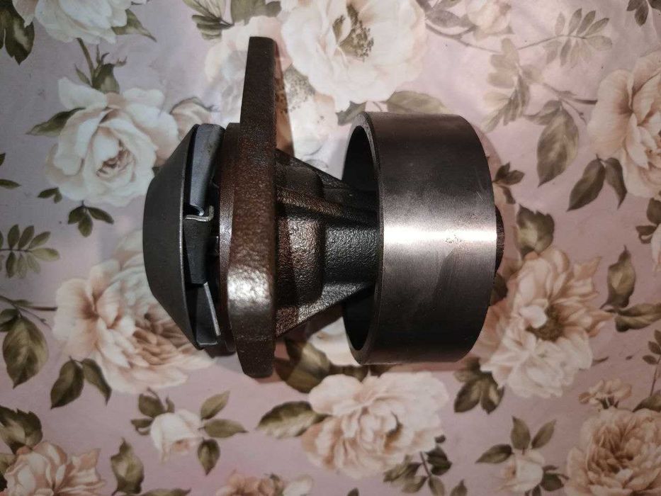 Продам водяний насос двигуна Сummins