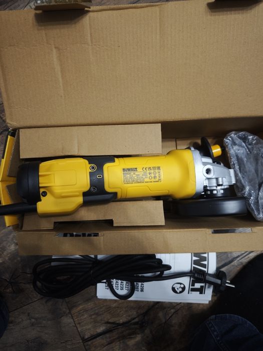 DeWalt DWE4257-QS regulacja obrotów 1500W