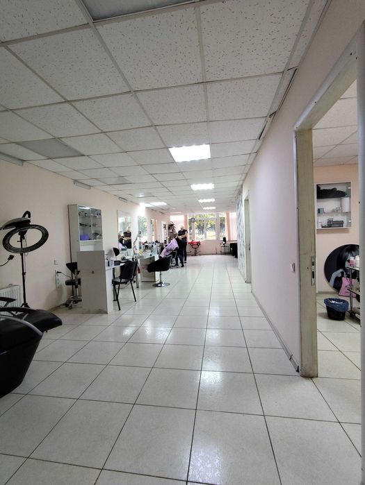 Продам окрему будівлю на просп. Тракторобудівників, 107г, м. Харків