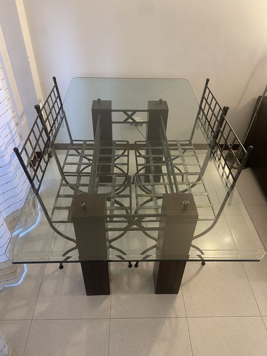 Mesa de vidro + 4 cadeiras