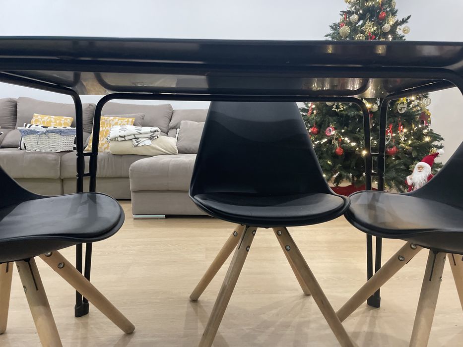 Mesa de jantar em vidro + 4 cadeiras