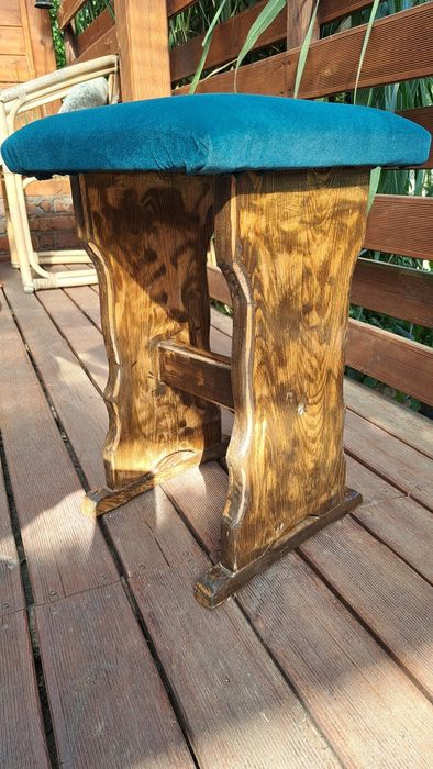 Stary stołek taboret po renowacji siedzisko pod pianino