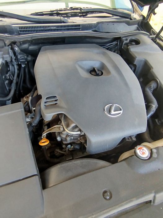 Lexus is 2.2d ou troco