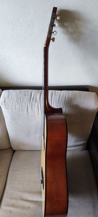 Guitarra clássica em bom estado