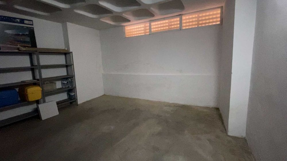 Aluga-se Garagem Fechada na Praia da Rocha