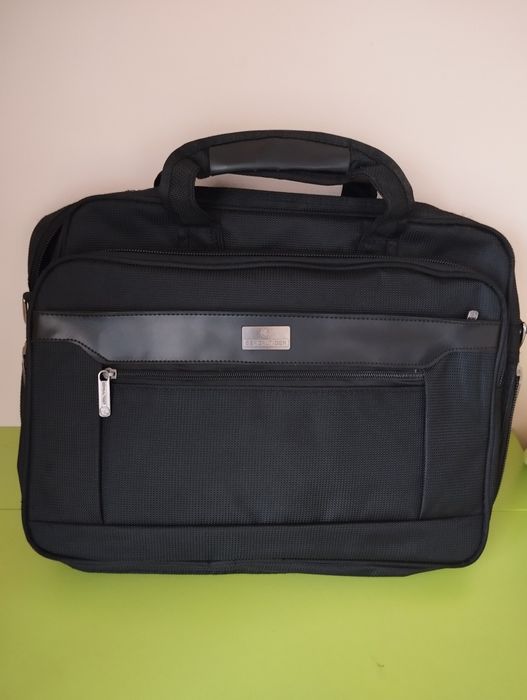 Качественная сумка для ноутбука,в отличном состоянии