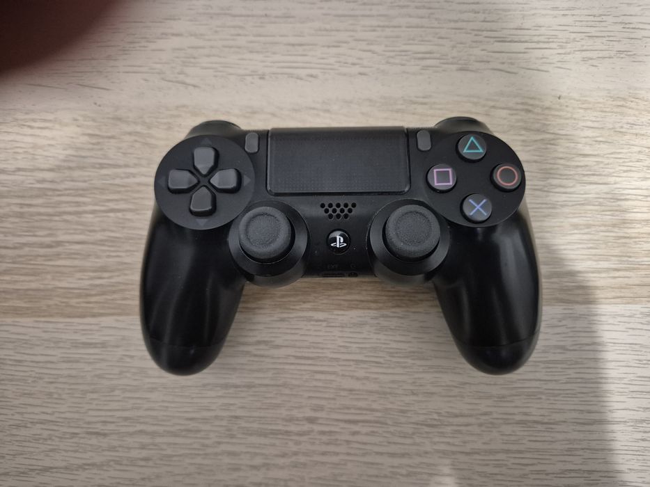 PS4 Pro 1TB + Pad + Stacja Ładująca + Tekken 7