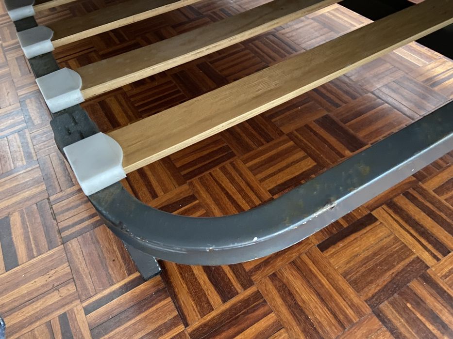 Estrado e colchão 90x190cm