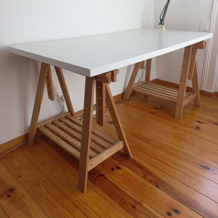Mesa 75x150cm com pés de madeira