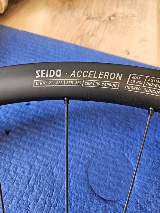 Koła karbonowe Seido Acceleron 700C